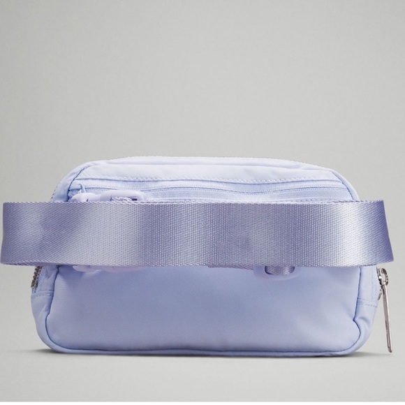 New! Lululemon Everywhere Belt Bag - Picture 3 of 9